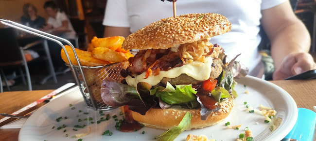 Opinii despre Mr. John´s - Bar & Restaurant în Landeck - Gastronomie und Hotellerie