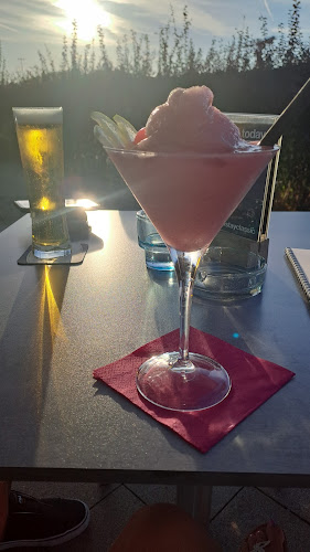 Comentarii opinii despre Cinema Lounge