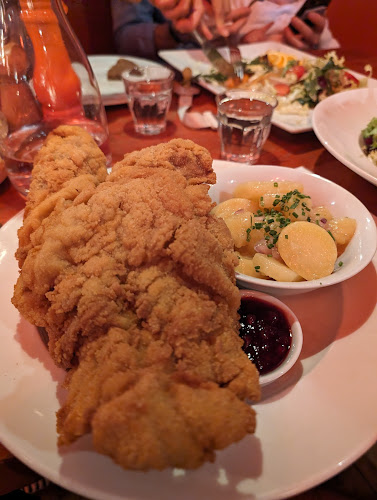 Opinii despre Zum Roten Bären în Wien - Gastronomie und Hotellerie