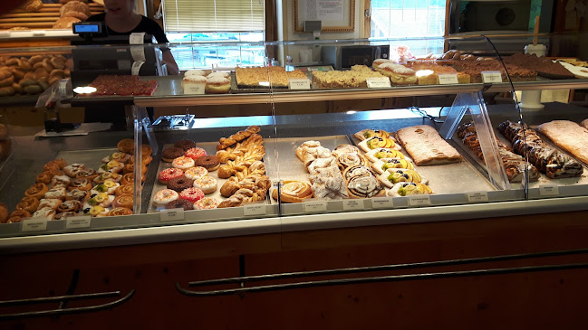 Bäckerei - Café - Konditorei - Pizzeria - Holzer - Gastronomie und Hotellerie