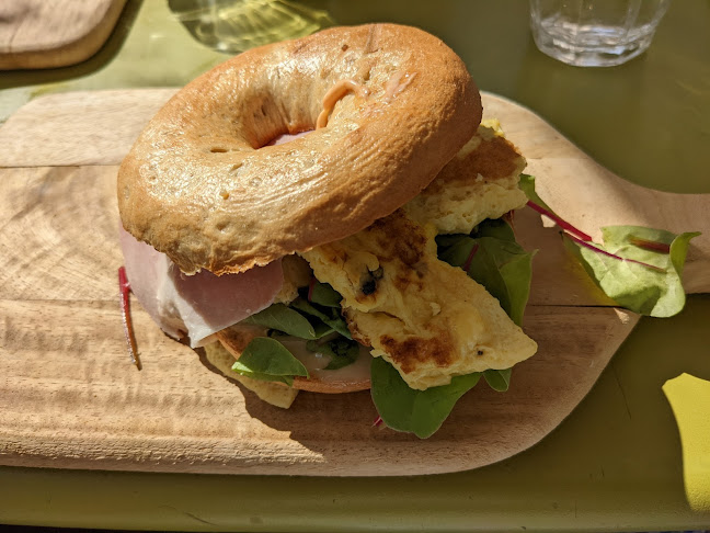 Opinii despre WIRR Bar & Restaurant în Wien - Gastronomie und Hotellerie