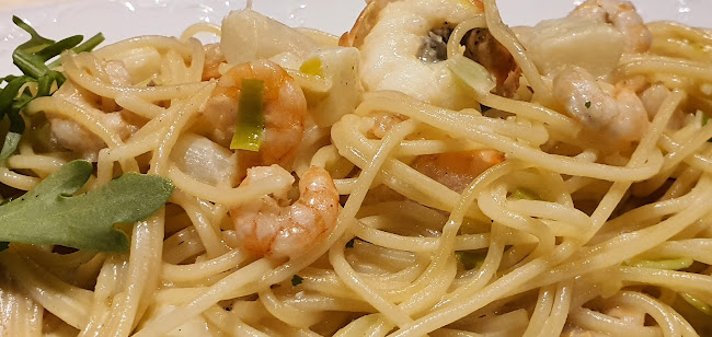 Trattoria Castel Nuovo - Gastronomie und Hotellerie