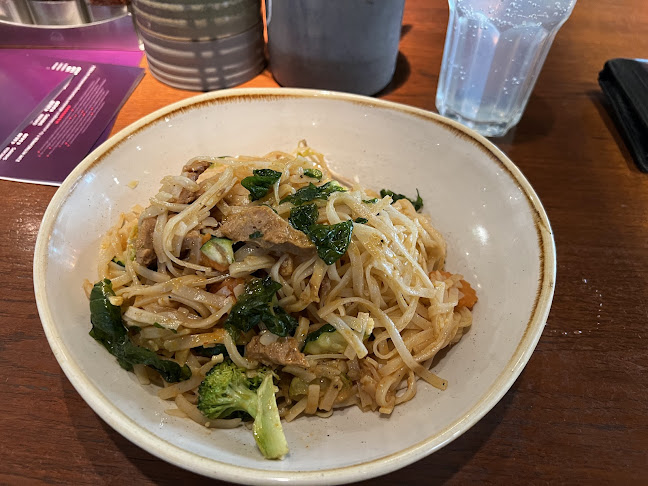 Som Kitchen Eatery - Twin Towers - Gastronomie und Hotellerie