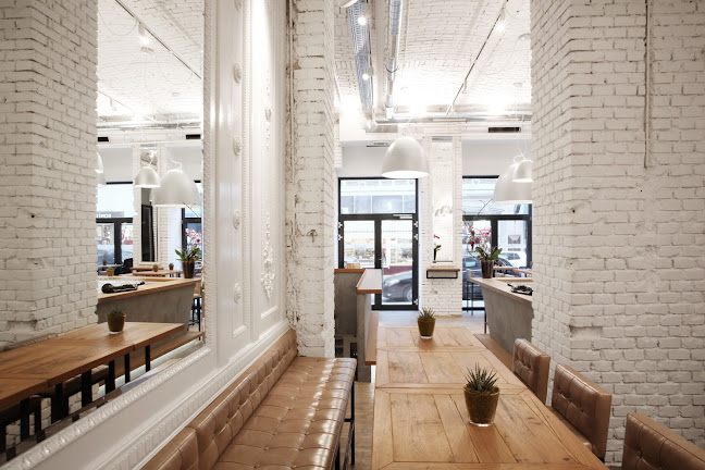 Leo HILLINGER Wineshop & Bar Wollzeile