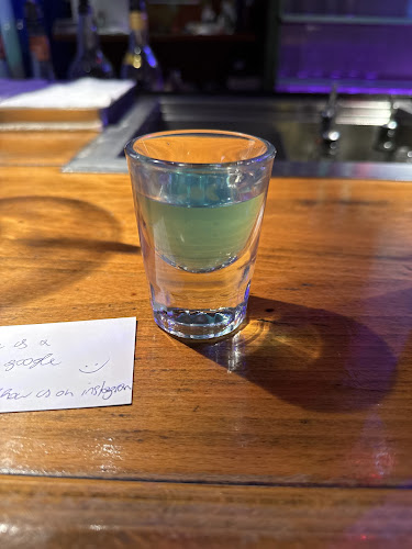 Ron Con Soda - Bar Cubano