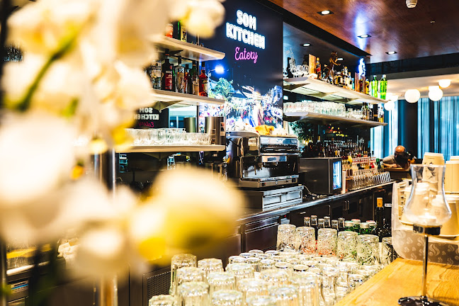 Som Kitchen Eatery - Twin Towers - Gastronomie und Hotellerie
