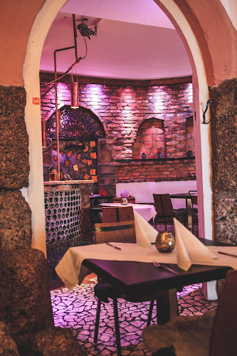 BiNis Restaurant & Bar