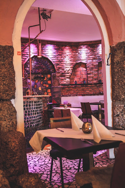 BiNis Restaurant & Bar