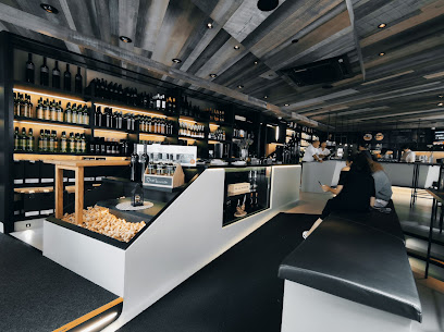 Leo HILLINGER Wineshop & Bar Kitzbühel