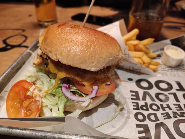 Restaurant & Bar Schulhaus - Gastronomie und Hotellerie