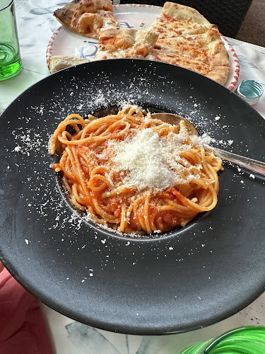 Opinii despre Pizzeria Massimo în Brixen im Thale - Gastronomie und Hotellerie