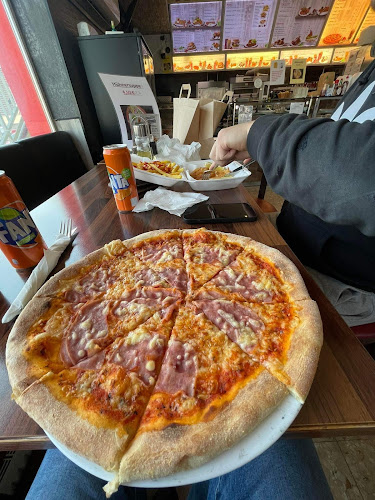 Opinii despre Caesar Pizza Schnitzel în Gerasdorf bei Wien - Gastronomie und Hotellerie