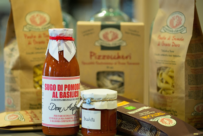 Postmarkt - St. Johann in Tirol