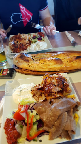 Comentarii opinii despre Kurtis Kebap und Pizza Ratzersdorf