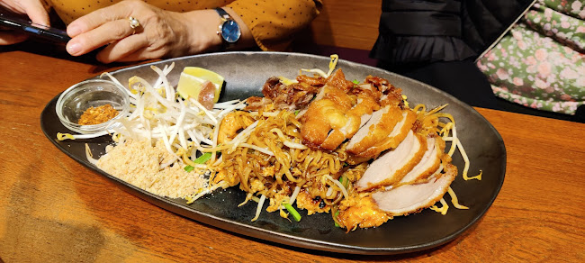 Som Kitchen Eatery - Twin Towers - Gastronomie und Hotellerie