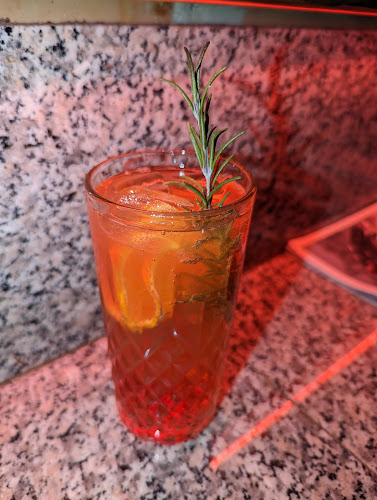 Opinii despre Pub Fiction în Saalfelden am Steinernen Meer - Gastronomie und Hotellerie