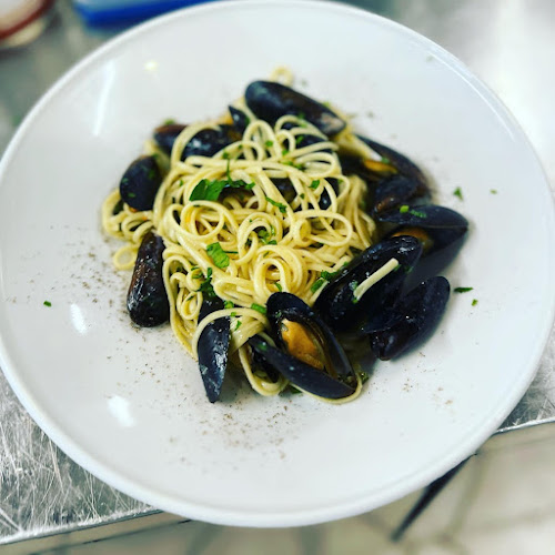 Pomodoro e Basilico Pizzeria - Gastronomie und Hotellerie