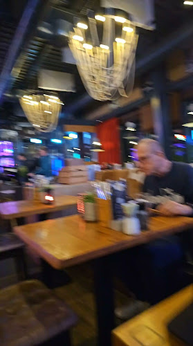 Opinii despre OX AMERICAN BAR & GRILL ST PÖLTEN în St. Pölten - Gastronomie und Hotellerie