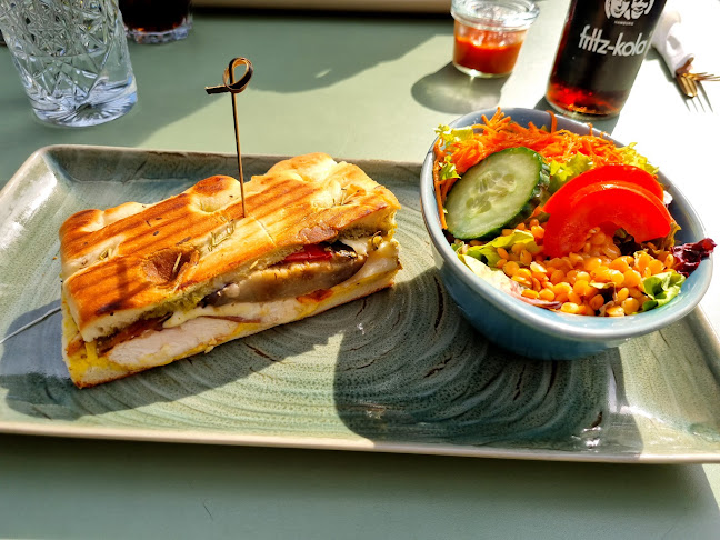 Comentarii opinii despre P