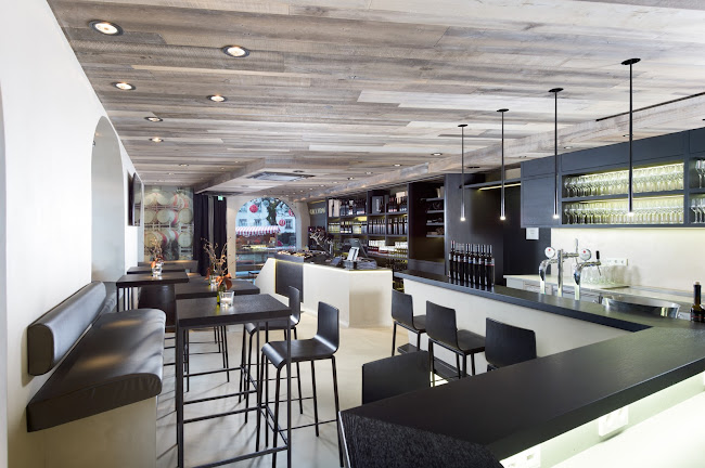 Opinii despre Leo HILLINGER Wineshop & Bar Kitzbühel în Kitzbühel - Gastronomie und Hotellerie