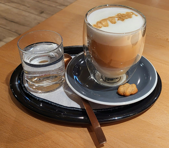 Opinii despre Holzinger Meisterbäckerei Kaffeehaus în Frankenmarkt - Gastronomie und Hotellerie