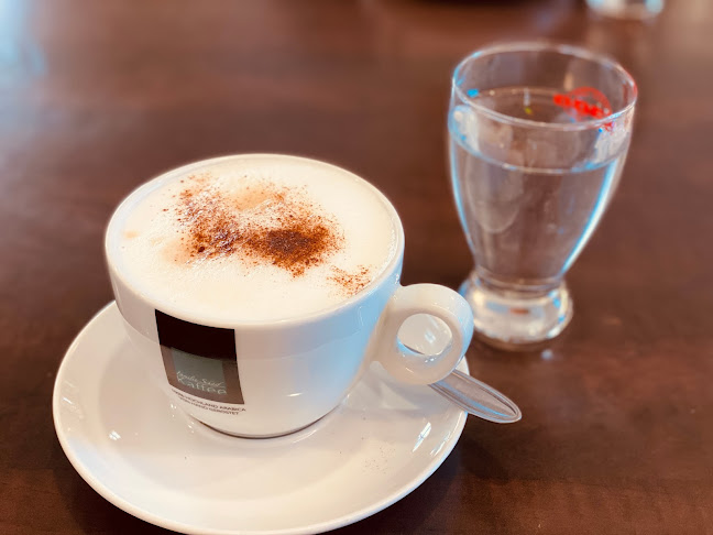 Opinii despre Bäckerei & Cafe Hohenwarter Saalfelden în Saalfelden am Steinernen Meer - Gastronomie und Hotellerie