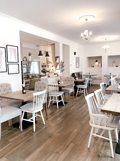 Mille Fleurs Café & More