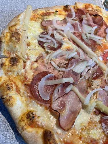Opinii despre Pizzeria Sigis Pub în Unterach am Attersee - Gastronomie und Hotellerie