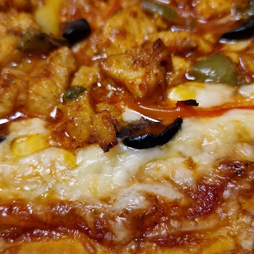 Comentarii opinii despre GENUSSWERK Brot & Gebäck / Café, GASTRO Pizza, Kebab & Bosna / DPD-, GLS-, HERMES- u. UPS PAKET SHOP by Kalman&T.G.