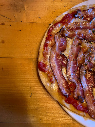 Opinii despre Pizzería Jugendherberg Restaurant în Hallstatt - Gastronomie und Hotellerie
