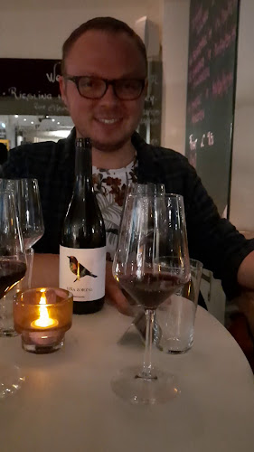 Opinii despre WEIN & CO Wien Schottentor – Weinbar & Shop în Wien - Gastronomie und Hotellerie