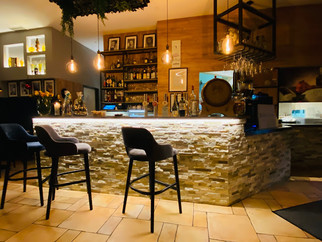 Pizzeria La Perla - Gastronomie und Hotellerie