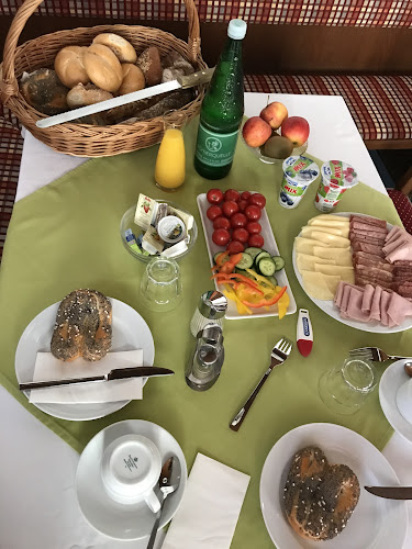 Comentarii opinii despre M