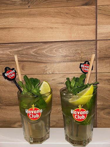 Plaza Café & Bar - Gastronomie und Hotellerie