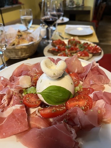 Opinii despre Trattoria - Pizzería "Federico II" în Wien - Gastronomie und Hotellerie