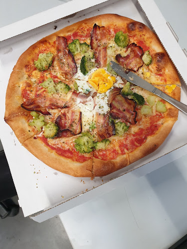 Opinii despre Pizzeria Castiglione în Schörfling am Attersee - Gastronomie und Hotellerie