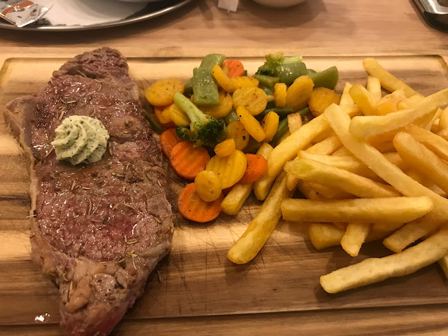 Moment Cafe and Restaurant - Gastronomie und Hotellerie