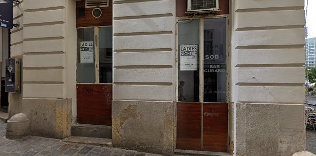 Ron Con Soda - Bar Cubano